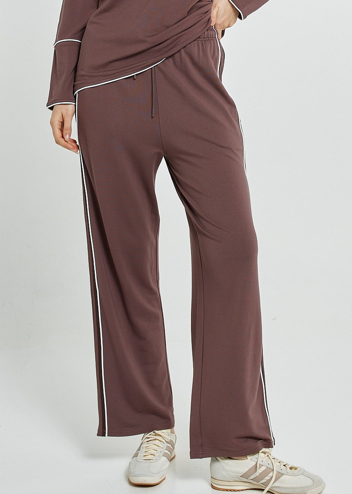 Evelyn Wide Leg Jogger Pant in Nutmeg