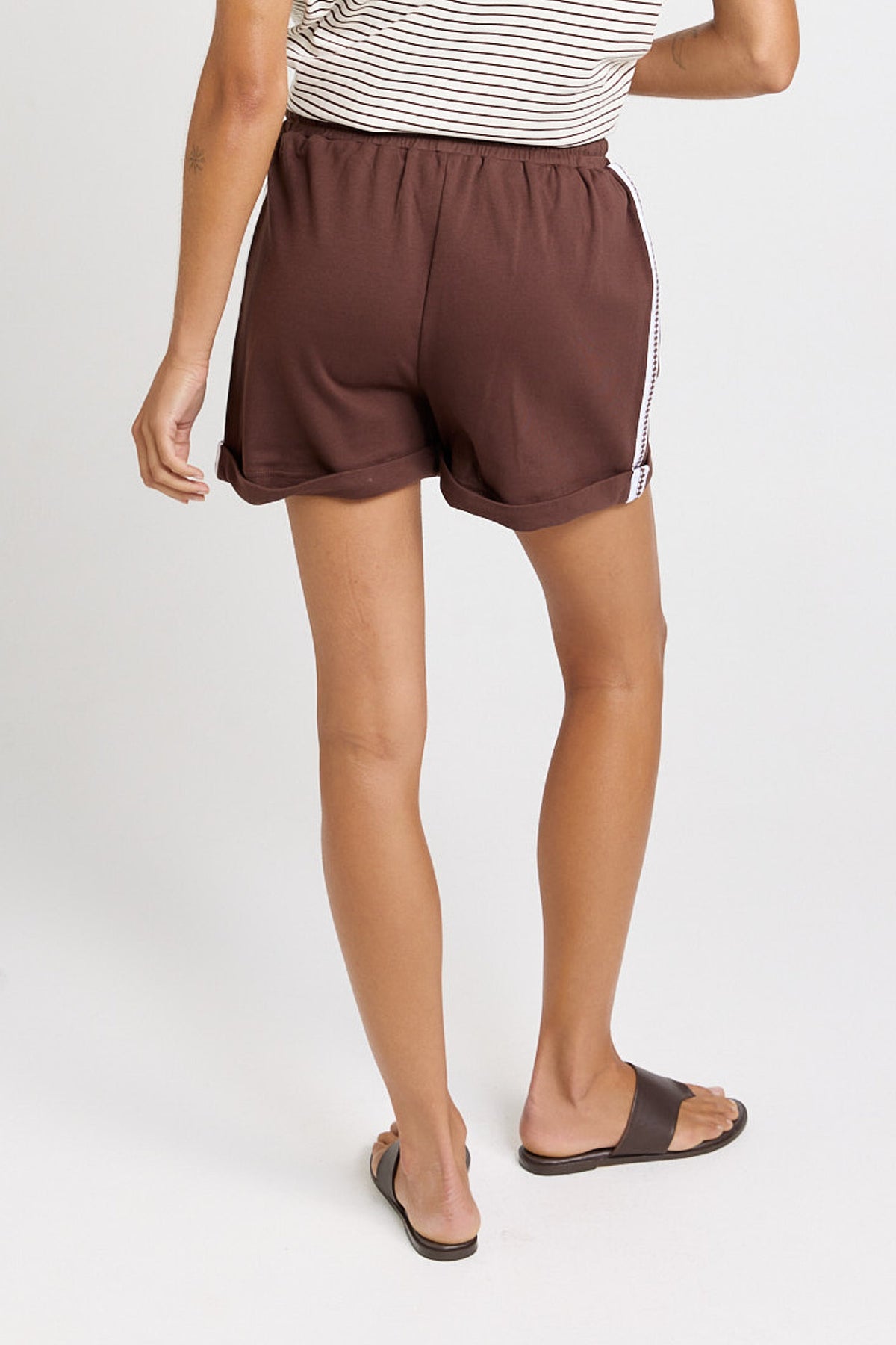 Nikki Relax Short in Chocolate