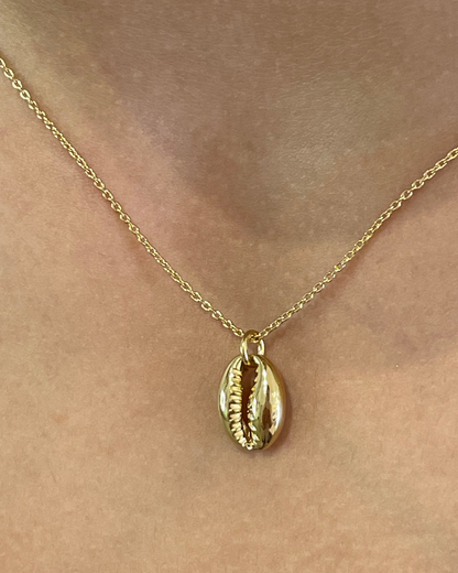 Oasis Cowrie Shell Necklace 18k Gold