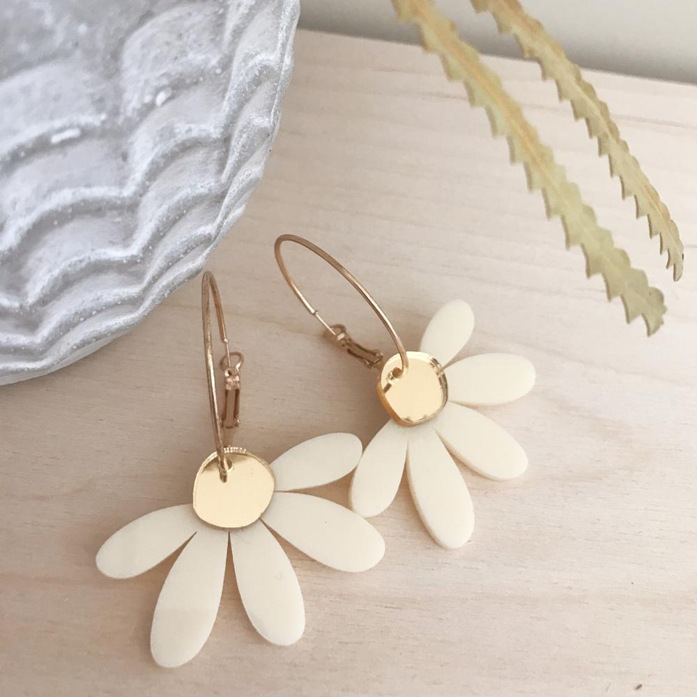Jumbo Daisy Hoop Earring - Cream and Gold